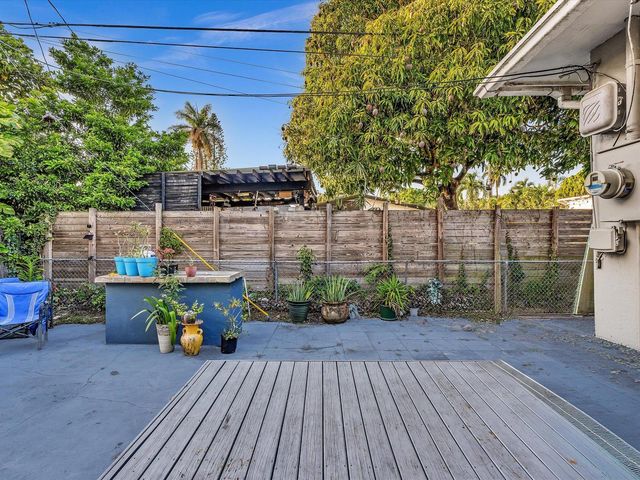 700 SW 5th Court, Hallandale Beach, FL 33009