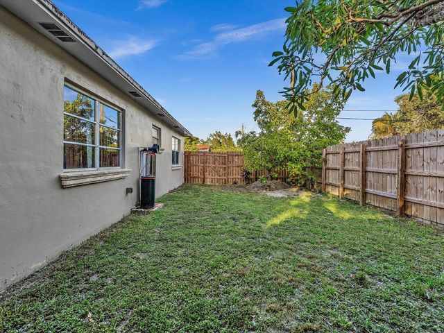 700 SW 5th Court, Hallandale Beach, FL 33009