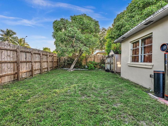 700 SW 5th Court, Hallandale Beach, FL 33009