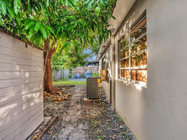 700 SW 5th Court, Hallandale Beach, FL 33009