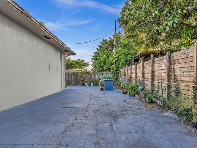700 SW 5th Court, Hallandale Beach, FL 33009