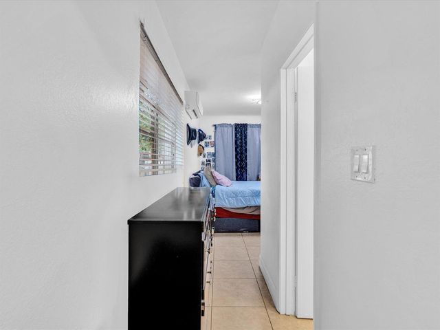 700 SW 5th Court, Hallandale Beach, FL 33009