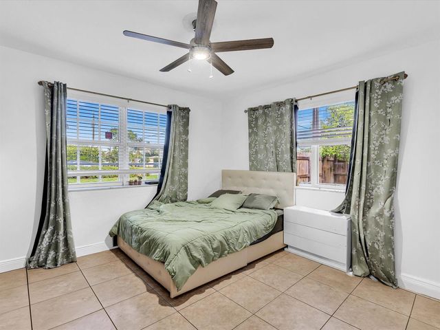 700 SW 5th Court, Hallandale Beach, FL 33009