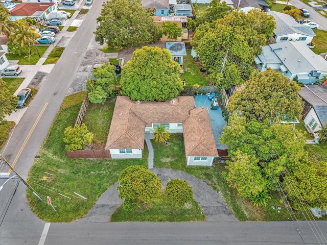700 SW 5th Court, Hallandale Beach, FL 33009