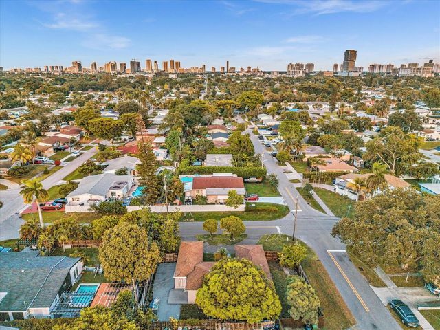700 SW 5th Court, Hallandale Beach, FL 33009