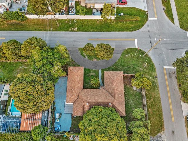 700 SW 5th Court, Hallandale Beach, FL 33009