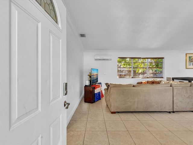 700 SW 5th Court, Hallandale Beach, FL 33009