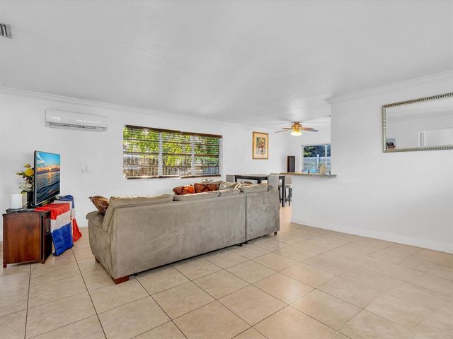 700 SW 5th Court, Hallandale Beach, FL 33009