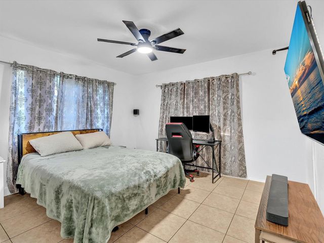 700 SW 5th Court, Hallandale Beach, FL 33009