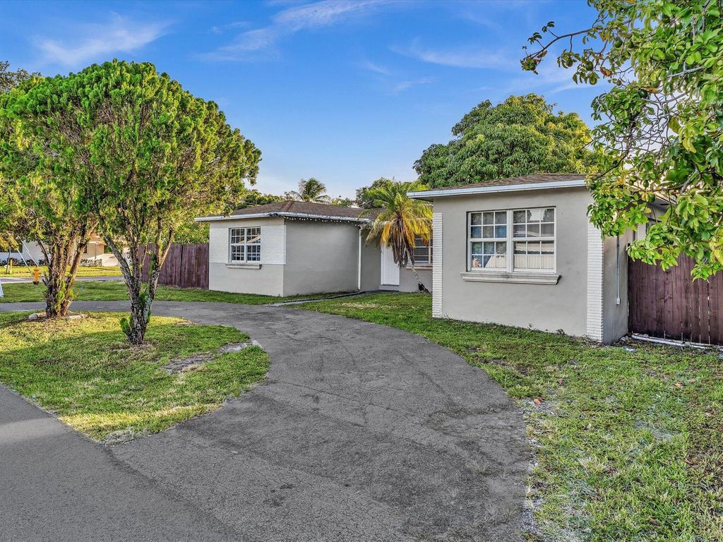700 SW 5th Court, Hallandale Beach, FL 33009