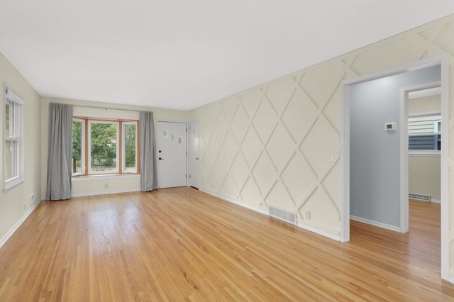 3740 Perry Avenue N, Robbinsdale, MN 55422