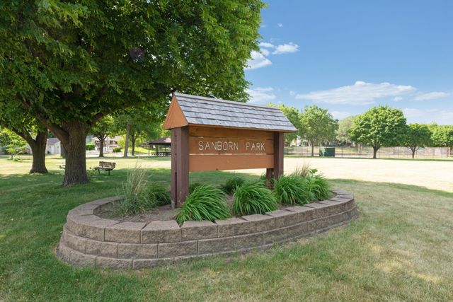 3740 Perry Avenue N, Robbinsdale, MN 55422