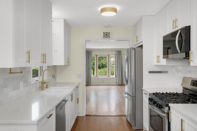 3740 Perry Avenue N, Robbinsdale, MN 55422