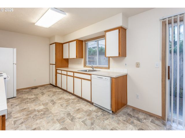 2431 Se 141ST Ave, Portland, OR 97233