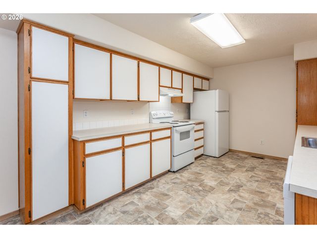 2431 Se 141ST Ave, Portland, OR 97233