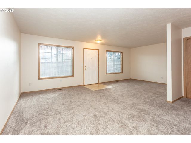 2431 Se 141ST Ave, Portland, OR 97233