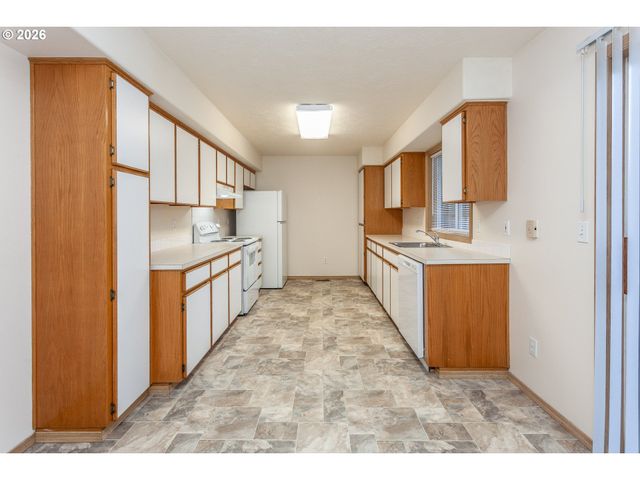 2431 Se 141ST Ave, Portland, OR 97233