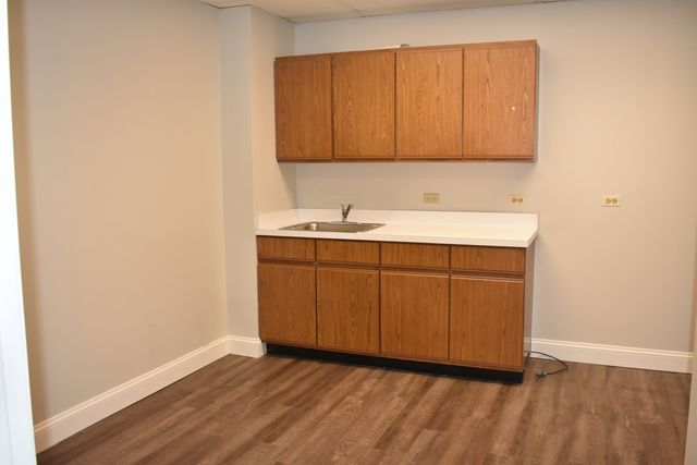 415 Washington Street 124, Waukegan, IL 60085