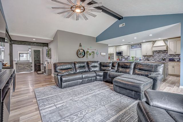 137 S Waynesville Road, Oregonia, OH 45054