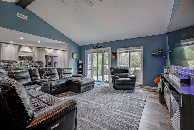 137 S Waynesville Road, Oregonia, OH 45054