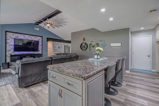 137 S Waynesville Road, Oregonia, OH 45054