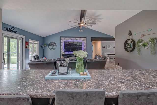137 S Waynesville Road, Oregonia, OH 45054