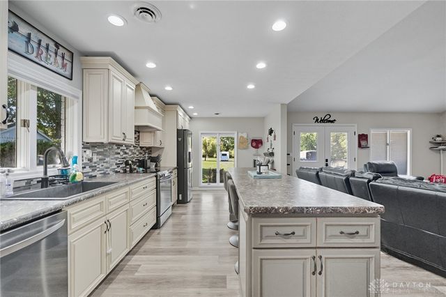 137 S Waynesville Road, Oregonia, OH 45054
