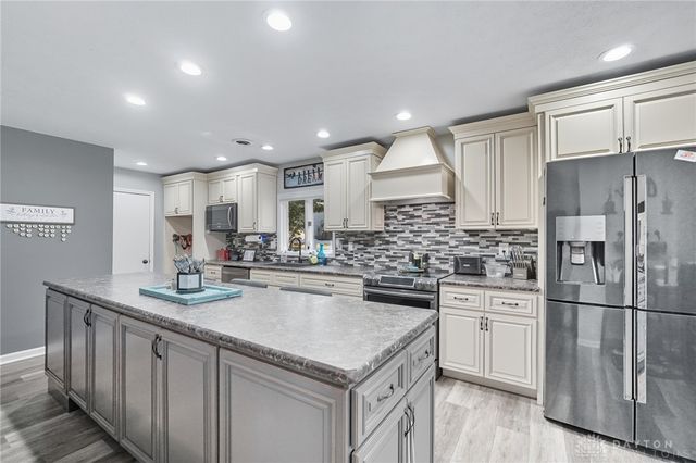 137 S Waynesville Road, Oregonia, OH 45054