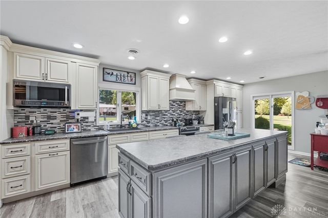 137 S Waynesville Road, Oregonia, OH 45054