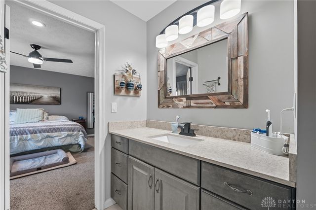 137 S Waynesville Road, Oregonia, OH 45054