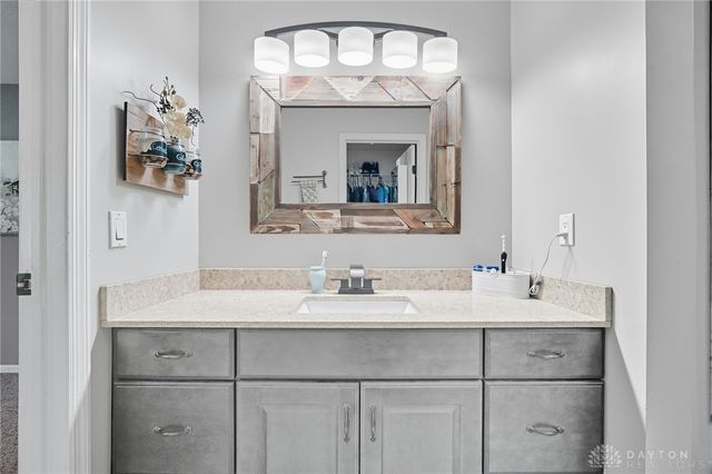 137 S Waynesville Road, Oregonia, OH 45054