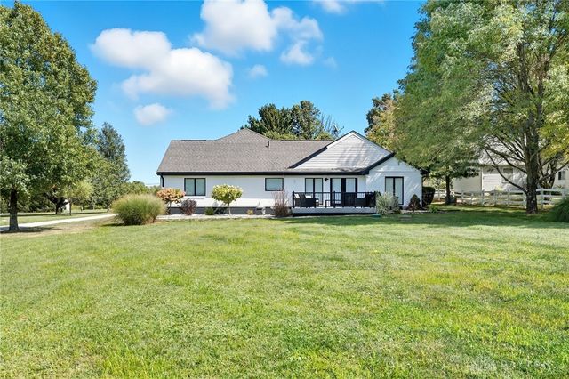 137 S Waynesville Road, Oregonia, OH 45054