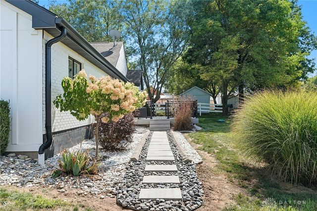 137 S Waynesville Road, Oregonia, OH 45054
