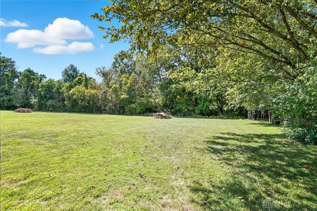 137 S Waynesville Road, Oregonia, OH 45054