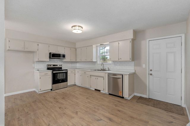 318 S Meadowlark Street, Fair Grove, MO 65648