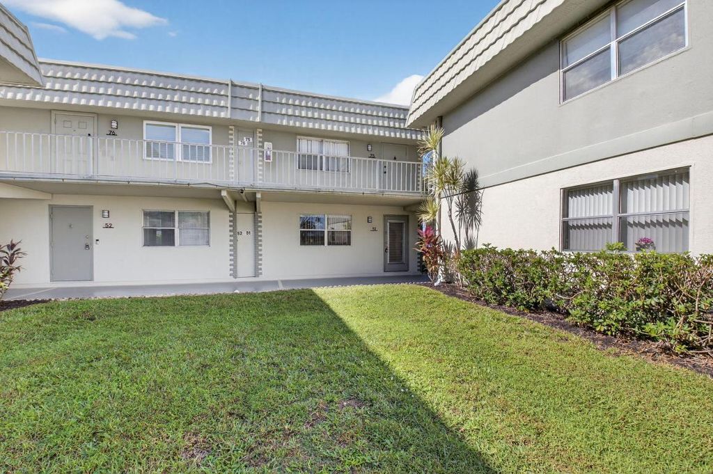 Image 21 of property listing at 51 Flanders B, Delray Beach, FL 33484