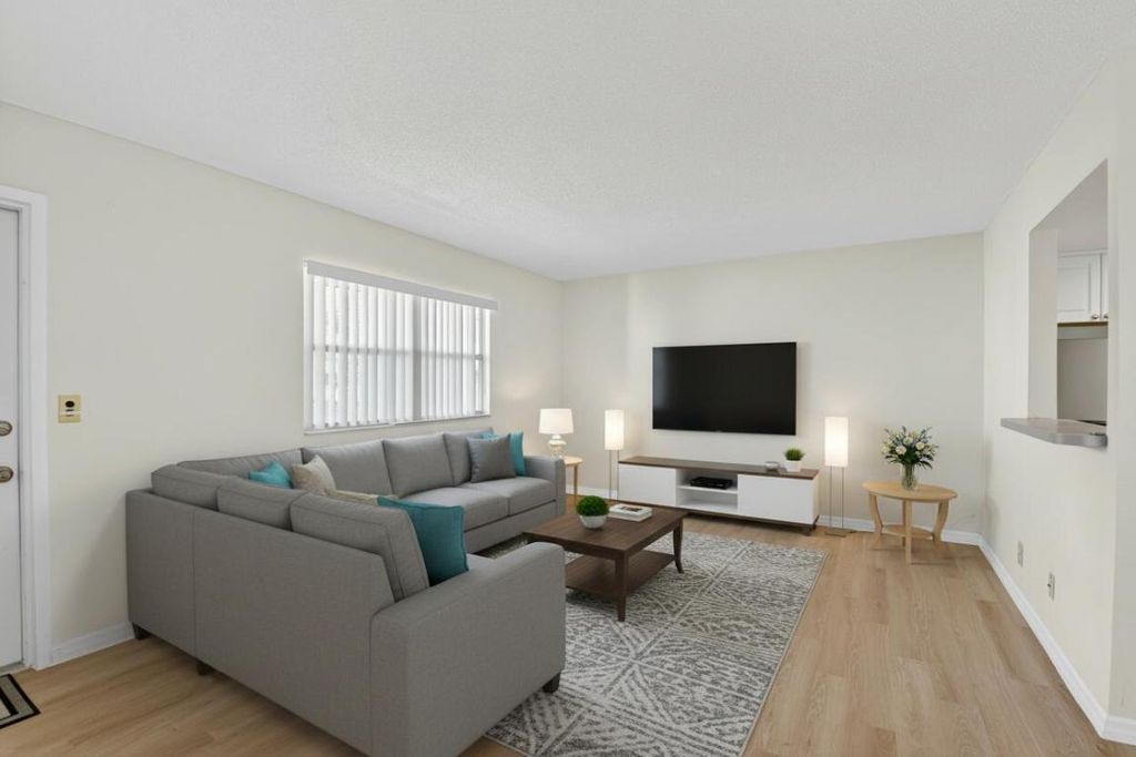 Image 4 of property listing at 51 Flanders B, Delray Beach, FL 33484