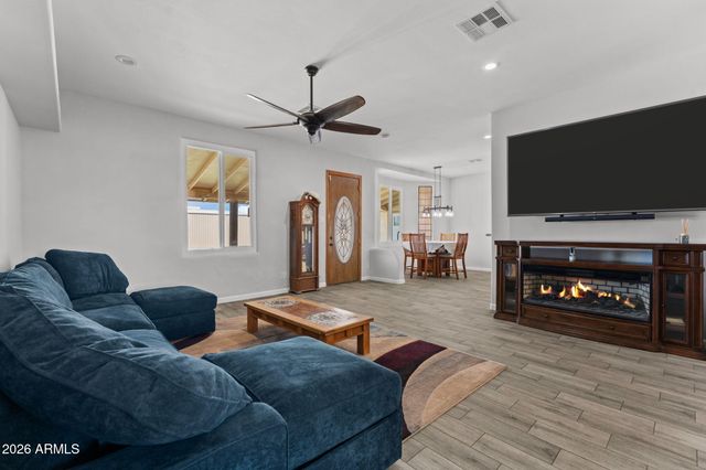 34841 N 3RD Street, Phoenix, AZ 85086