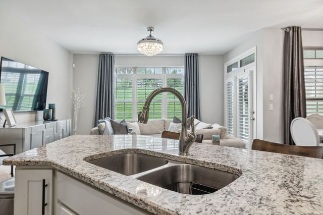 1064 Callaway Dr, Lebanon, TN 37087