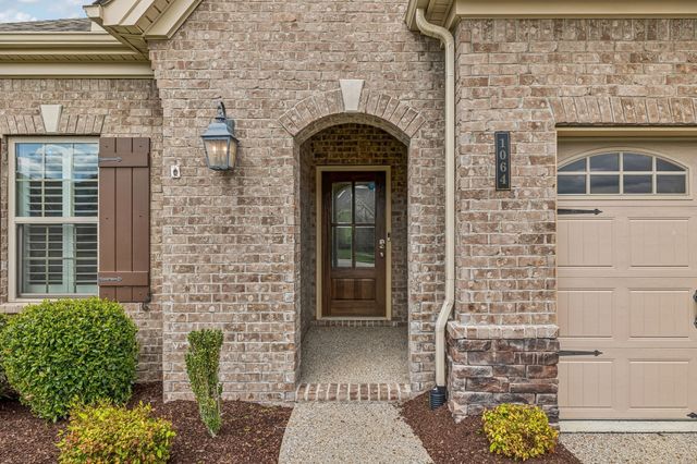 1064 Callaway Dr, Lebanon, TN 37087