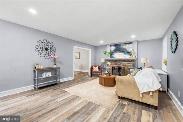 7208 HILLTOP RD, Upper Darby, PA 19082