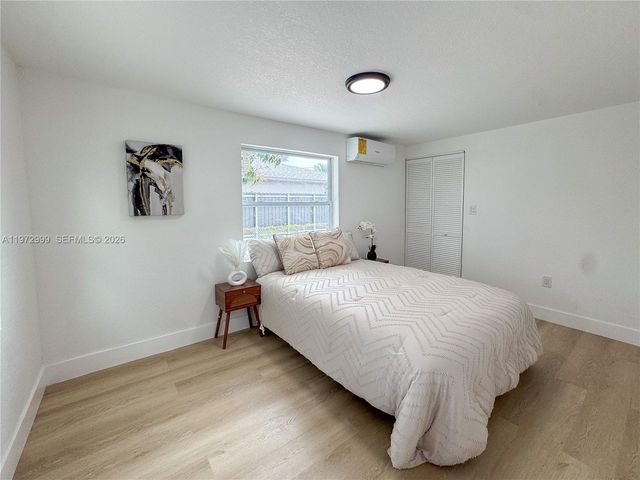 5615 SW 40th St, West Park, FL 33023