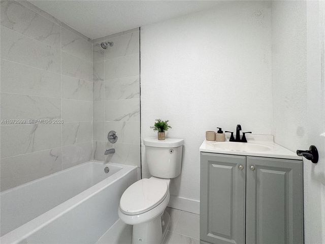 5615 SW 40th St, West Park, FL 33023