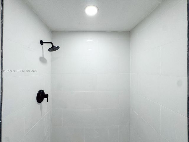 5615 SW 40th St, West Park, FL 33023