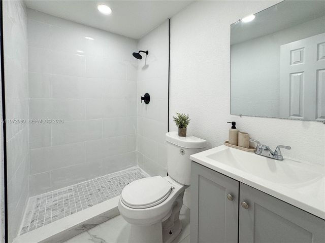 5615 SW 40th St, West Park, FL 33023