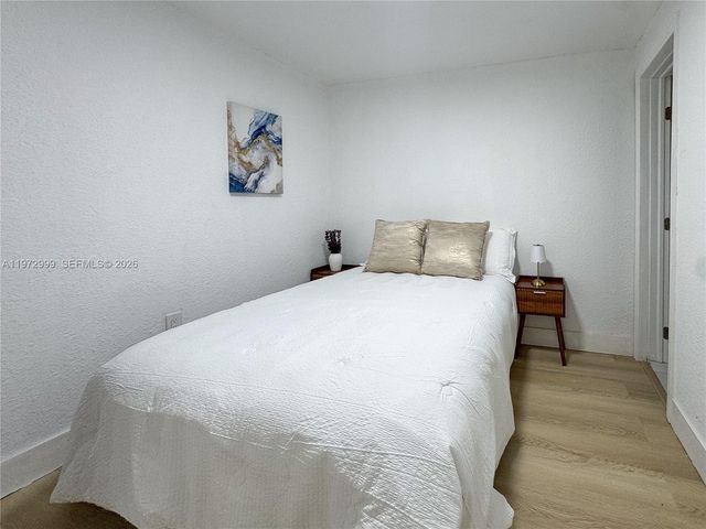 5615 SW 40th St, West Park, FL 33023