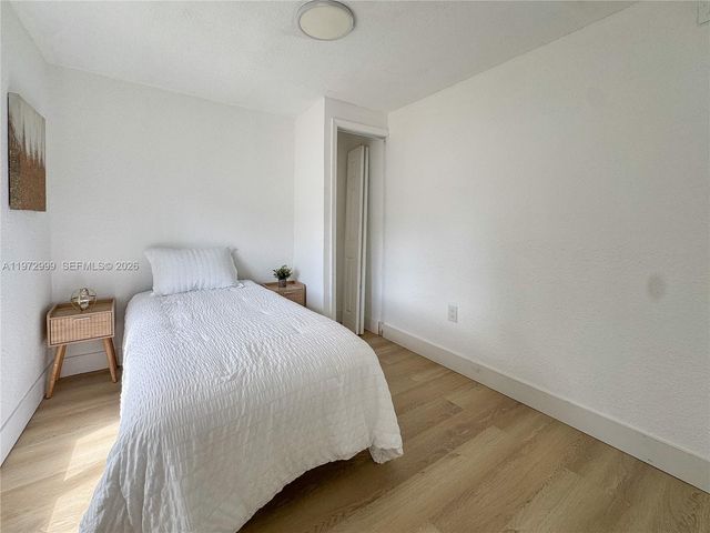 5615 SW 40th St, West Park, FL 33023