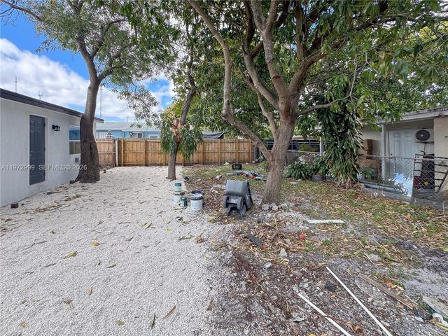 5615 SW 40th St, West Park, FL 33023