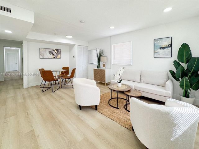 5615 SW 40th St, West Park, FL 33023