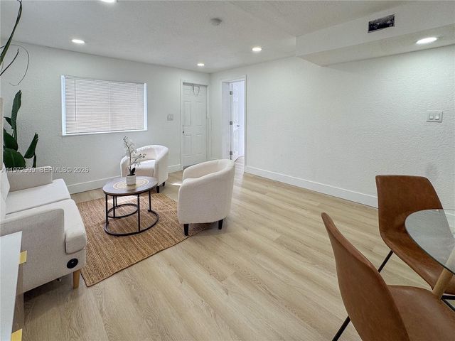 5615 SW 40th St, West Park, FL 33023